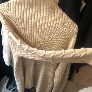 Verá Moda Cable Knit Sweater with Arm Detail
